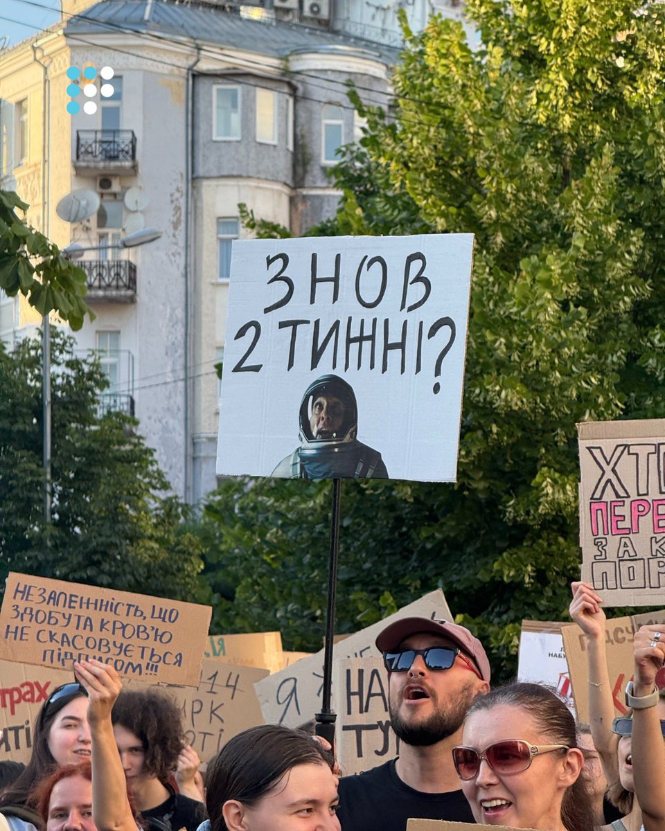 HromadskeRadio's tweet image. 🇺🇦 У Києві на площі біля театру імені Івана Франка усі небайдужі вийшли на акцію протесту з вимогою повернути незалежність Національного антикорупційного бюро та Спеціалізованої антикорупційної прокуратури.
⚡️ Кореспонденти Громадського радіо працюють на місці події — слідкуйте…