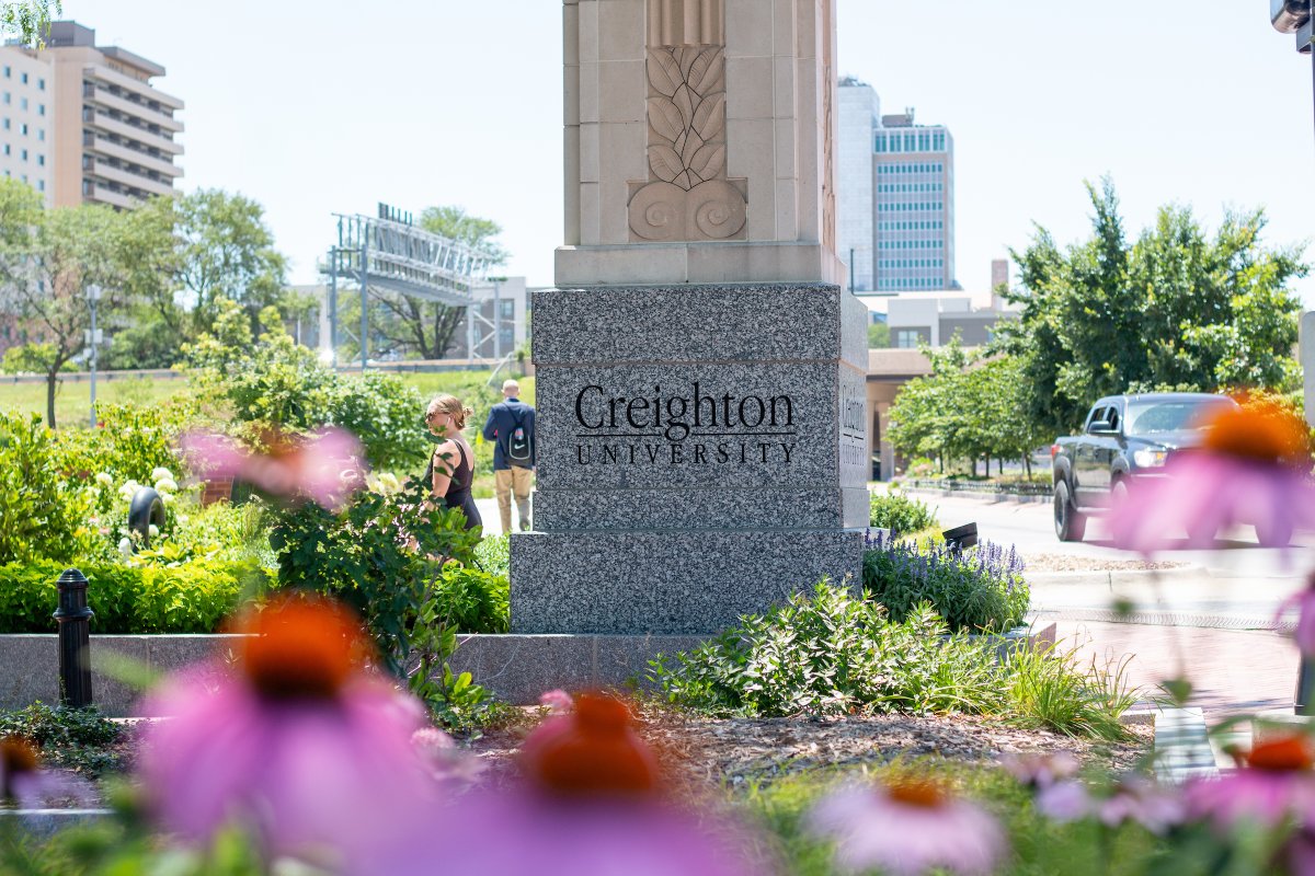 CreightonAlumni's tweet image. Happy Wednesday, Bluejays. 🌸