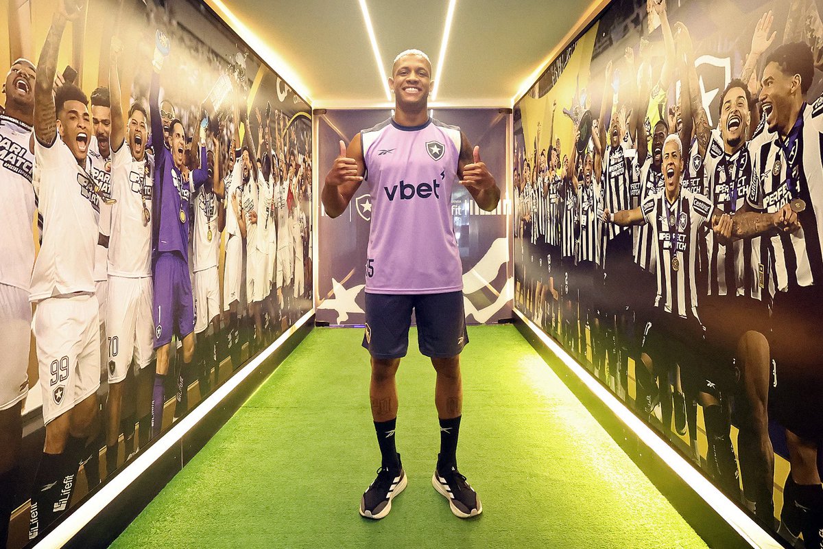 Botafogo's tweet image. Meu escolhido tá em casa! 🤙🏾🔥 #VamosBOTAFOGO
📸 Vítor Silva/BFR