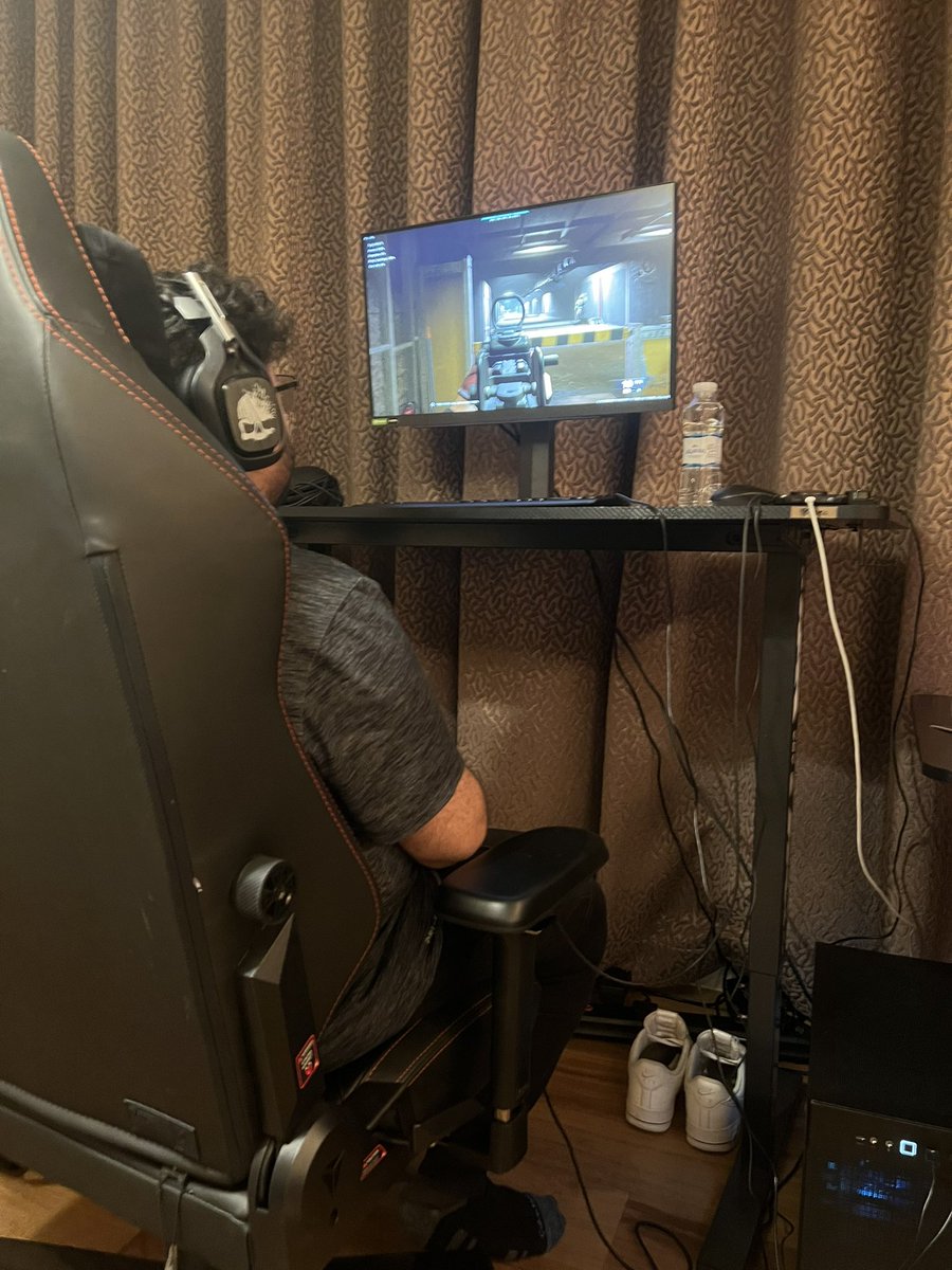 BsportJoshh's tweet image. Bro is locked right now