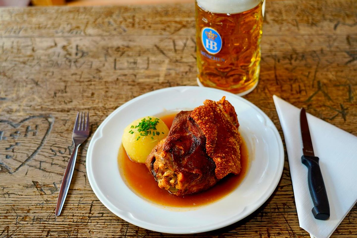 TasteAtlas's tweet image. World's Most Legendary Restaurants
Hofbräuhaus München, Munich, Germany 🇩🇪
Legendary Restaurants: tasteatlas.com/best/restauran…
Hofbräuhaus München is one of the world’s most famous beer halls, established in 1589 by Wilhelm V, Duke of Bavaria. Known for its vaulted ceilings, long…