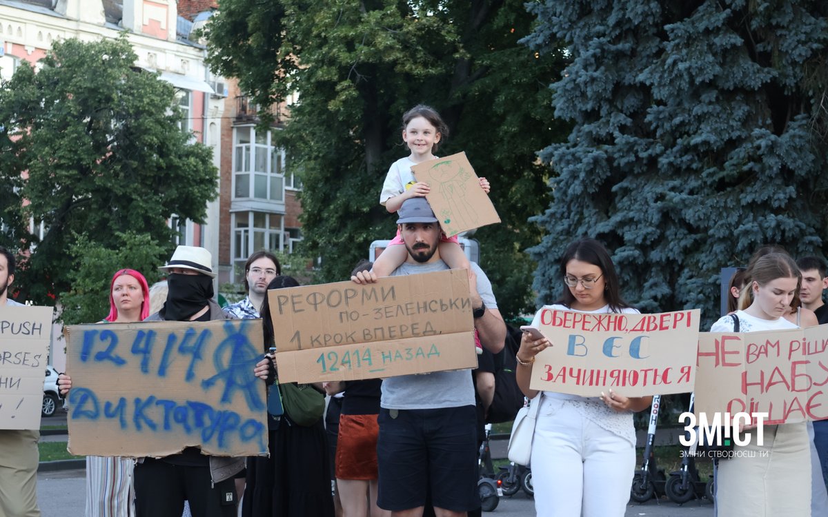 poltavazmist's tweet image. ⚡️ Полтавці вдруге вийшли на мітинг проти скандального закону про НАБУ і САП
