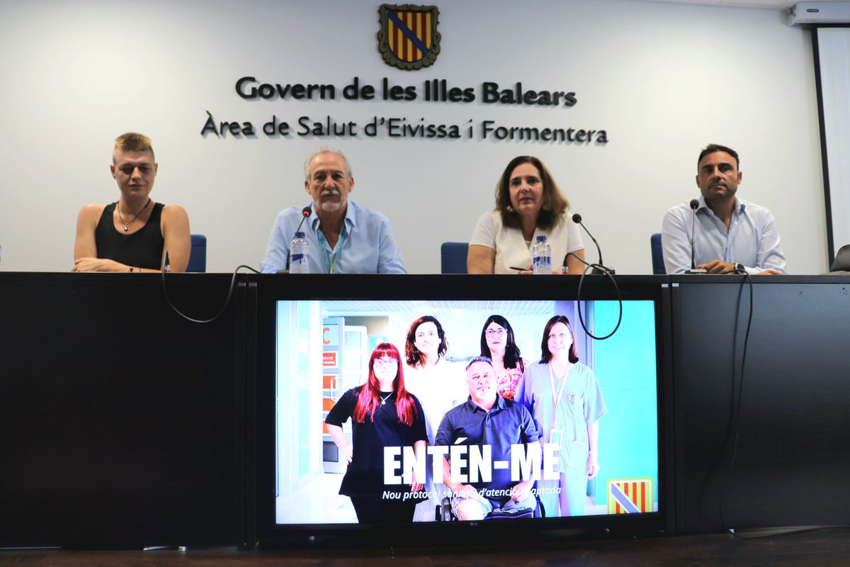 SalutGOIB's tweet image. La consellera de Salut @manuelaG_Romero presenta a Eivissa el protocol «Entén-me», que millora l'accessibilitat en l'entorn sanitari de persones amb necessitats especials
➡️Gairebé 5.000 persones podran acollir-se a les Pitiüses a aquest nou protocol
🔗 tn.caib.es/YrIQE9q5jnbz