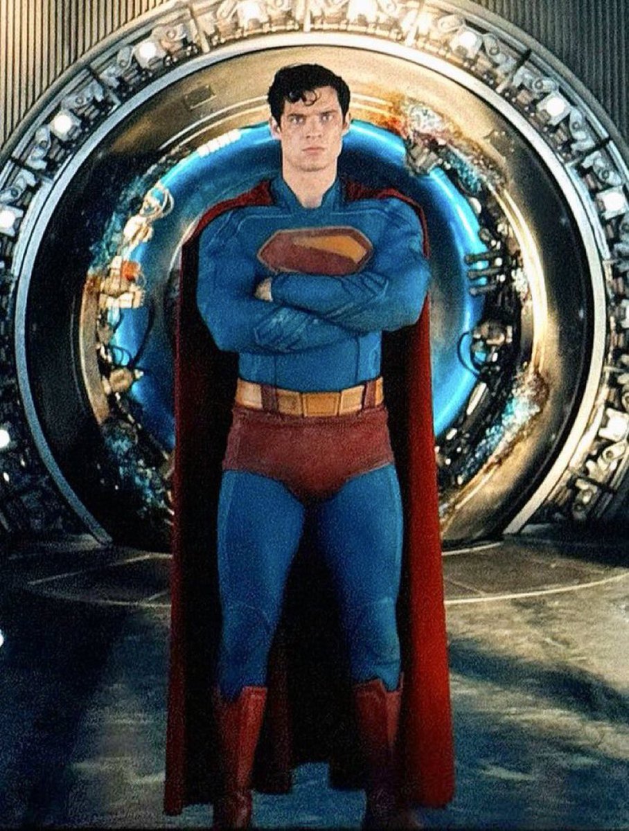 PARKERSFlLMS's tweet image. the director yelled "set" but he heard "make them wet" and went with it
