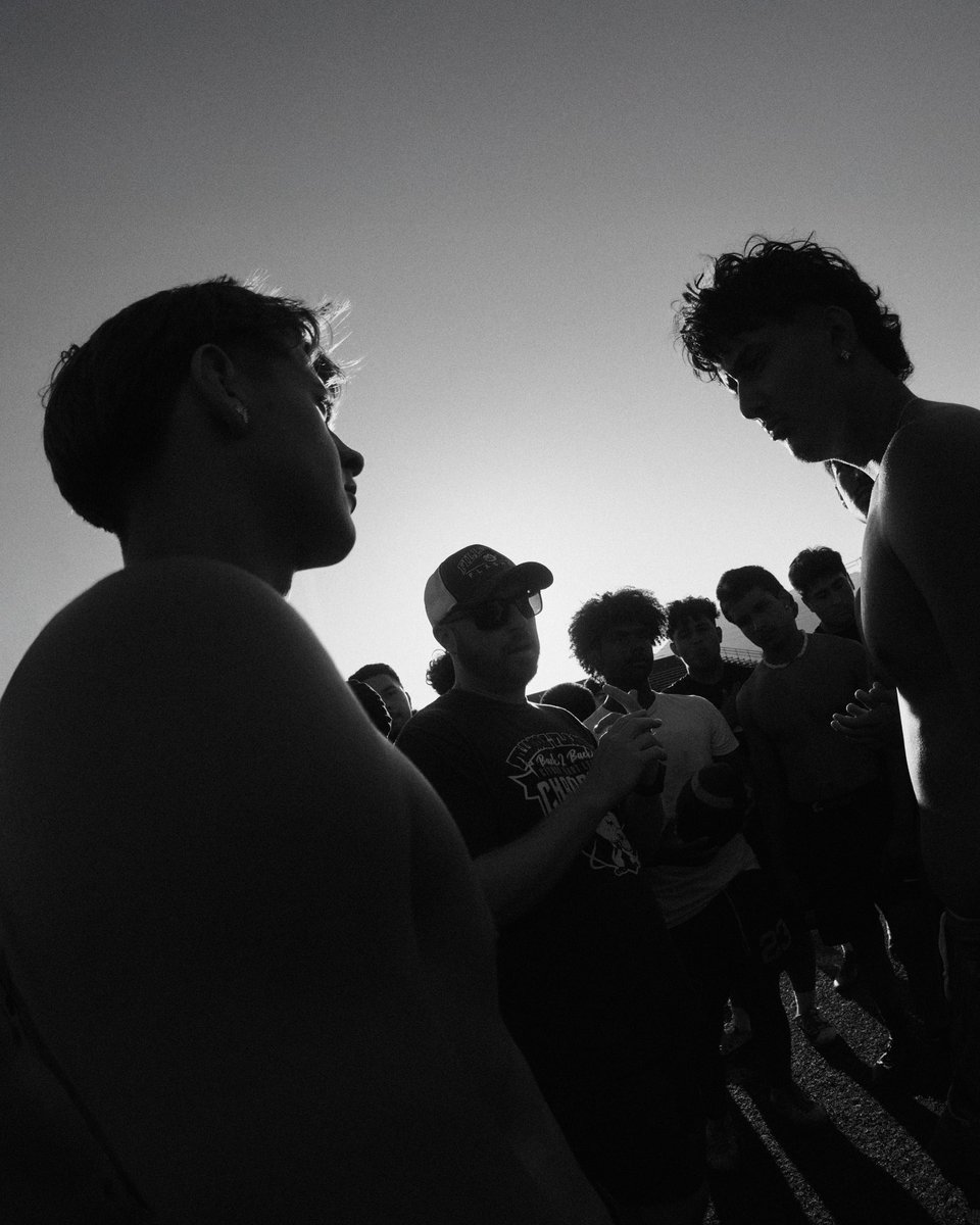 fhsflashesfb's tweet image. A whole new perspective on the game we love with @asmithphotos at practice with the Bolts!
#BoltsUp⚡️
@VCSDominic @vcspreps @TheAcornSports @FUSDSports @FUSDFlashes @latsondheimer @CharlieWeis455 @CoachPage805 @robzilla57 @Coach_Tafoya52