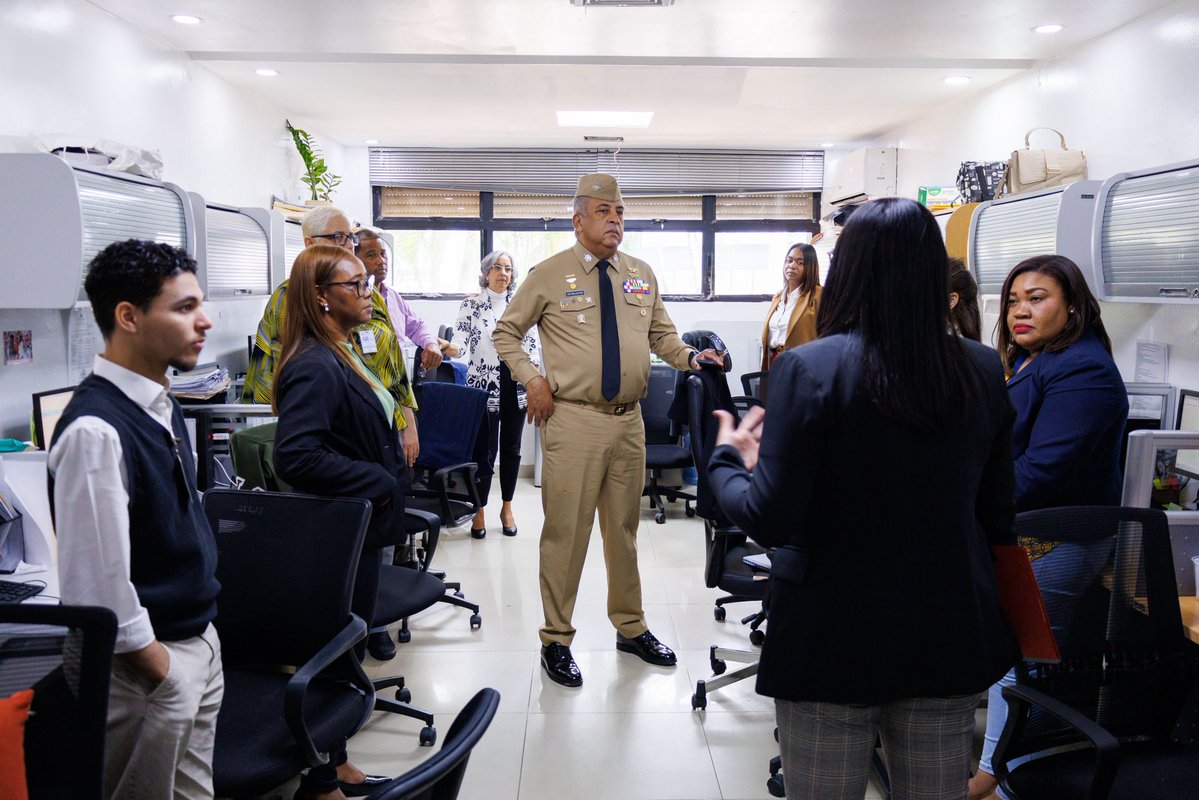 MigracionRDo's tweet image. Nuestro director general, Vicealmirante Luis Rafael Lee Ballester (ARD), recorrió áreas operativas para verificar procesos de mejora continua, como parte del plan estratégico y nuestro compromiso con una gestión eficiente, transparente y alineada al país.

#MigracionRD
#DGM