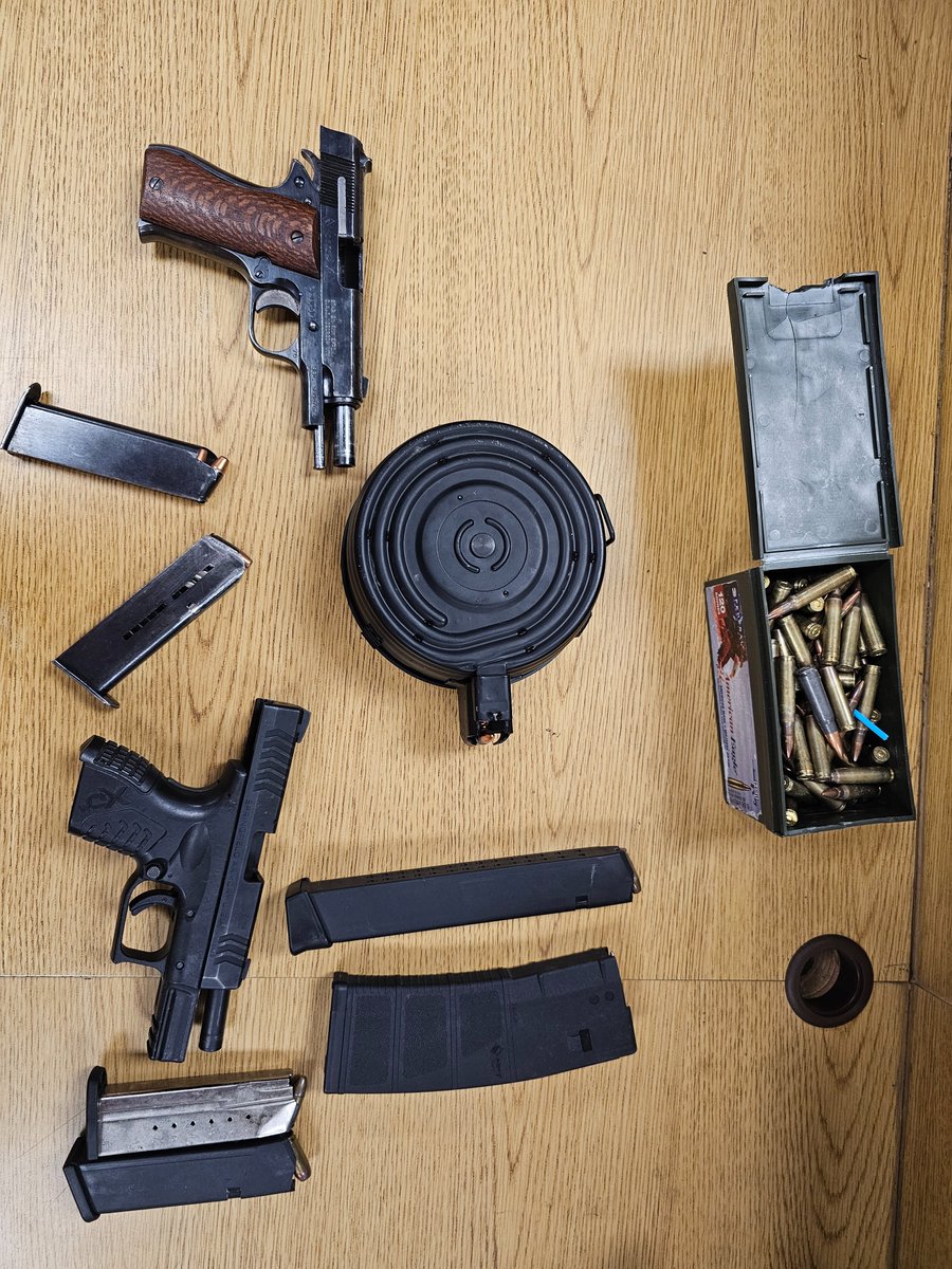 HCSO_D3Patrol's tweet image. Thanks to an auction house for doing the right thing and  calling us to report a gun that was in a car that was due for auction. Once deputies arrived turns out their were multiple guns and magazines. 

@HCSOTexas 
@SheriffEd_HCSO