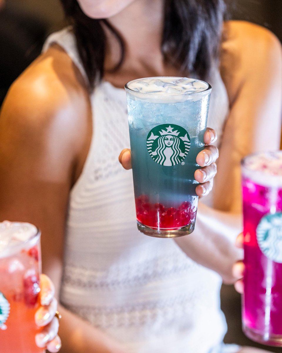 Una bebida que grita verano en cada sorbo. 🍋💜

Pide tu Berry Pearls Lemonade Refresher® y reacciona con el emoji que mejor lo describa 👇
#UnVeranoParaRecordar