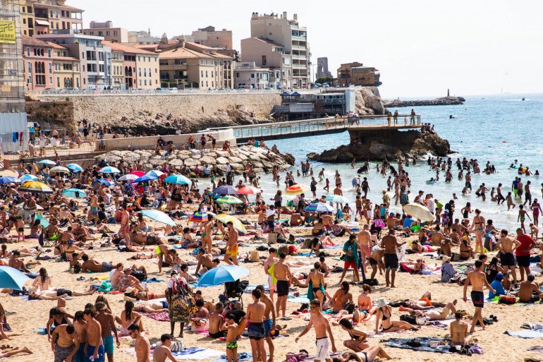 RTLFrance's tweet image. Surtourisme : La France, de Saint-Malo à Annecy en passant par les Gorges de l’Ardèche ou les calanques à Marseille, n’échappe pas non plus à la surfréquentation touristique. Comment s’adapter et résister aux flux démesurés de touristes ? Jérôme Devouge, fondateur de la start-up…