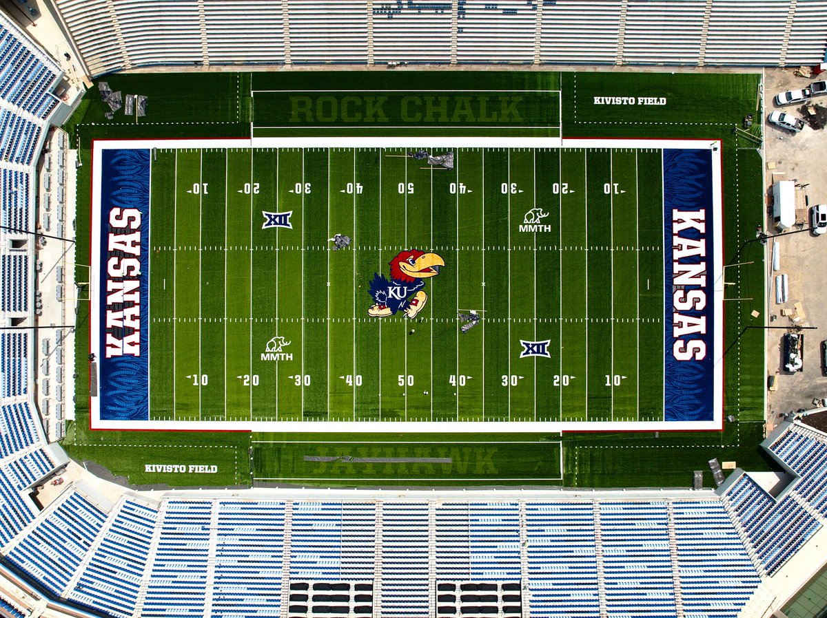 This view gets better every day. 

The Jayhawk just took its spot at centerfield 😍

#RockChalk x <a href="/MMTHBuilt/">MMTH</a>