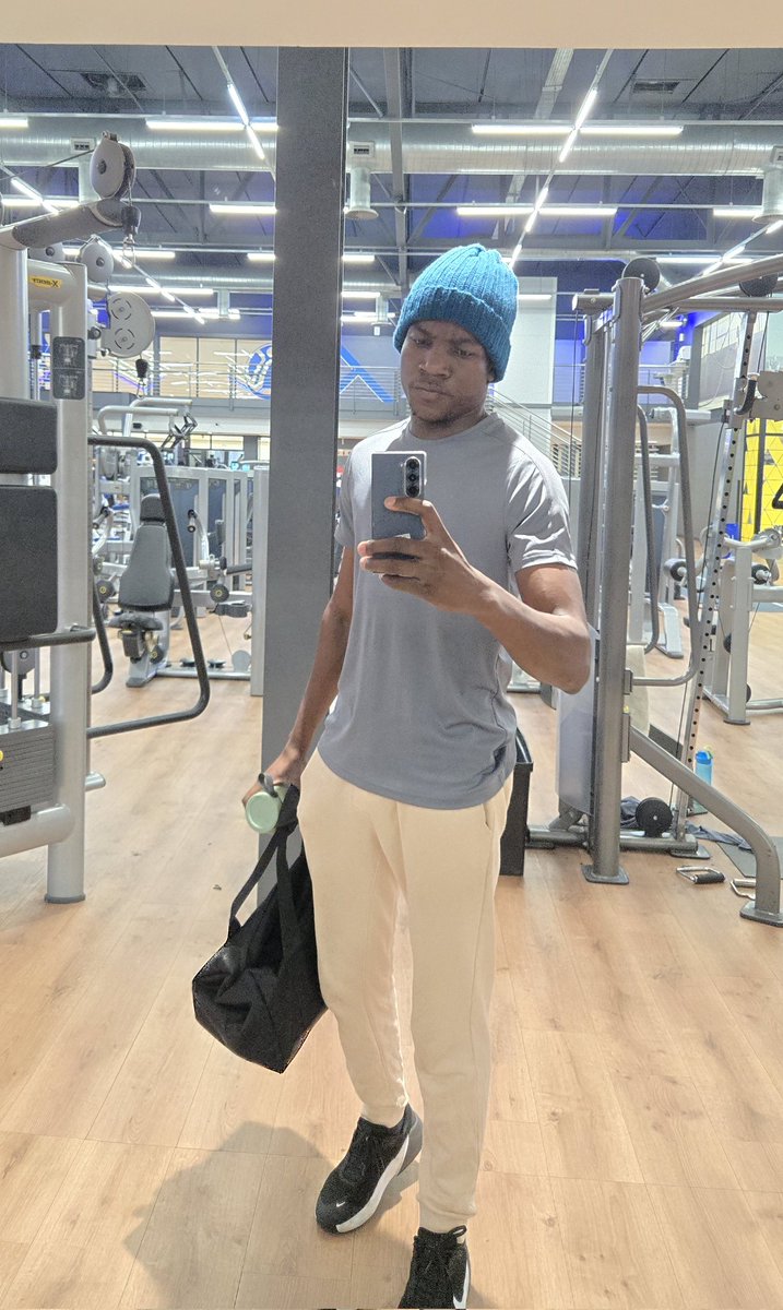 ShudufhadzoRSA's tweet image. When I start rocking up to gym like this, just know that hair is messy