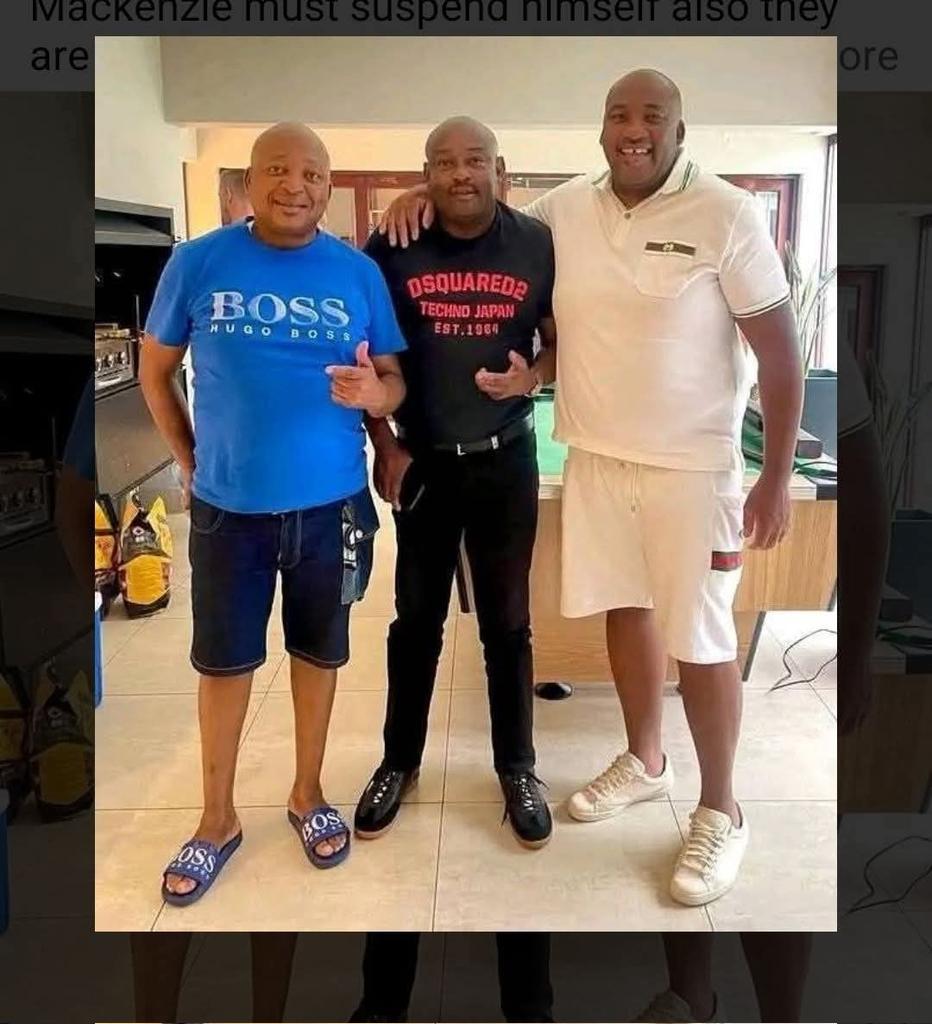MasilelaDr's tweet image. β’ Where did Gayton get all this money to buy a soccer club ?
β’ What if Siwelele is a washing machine ? π€
