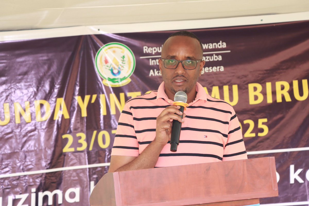 BugeseraDistr's tweet image. Kuri uyu wa Gatatu, mu Karere ka Bugesera kimwe n’ahandi hose mu gihugu, hatangijwe Gahunda yo kwita ku rubyiruko mu biruhuko izasozwa tariki 29 Kanama 2025.
Ku rwego rw’Akarere, iki gikorwa cyabereye mu Murenge wa @RilimaBugesera, gitangizwa ku mugaragaro na Mayor @MutabaziRich.