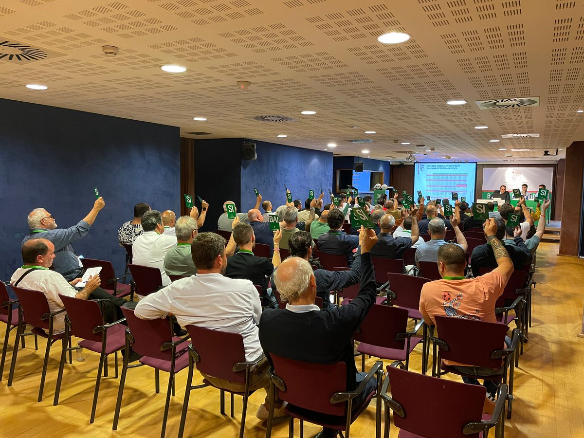 𝗕𝗔𝗧𝗭𝗔𝗥 𝗢𝗥𝗢𝗞𝗢𝗥𝗥𝗔 - 𝗔𝗦𝗔𝗠𝗕𝗟𝗘𝗔 𝗚𝗘𝗡𝗘𝗥𝗔𝗟

🗓️ Kirol Lehiaketen egitasmo orokorra eta 25/26 denboraldirako Egutegi Ofiziala aukeztu eta onartu dira

🗓️ Presentados y aprobados el Plan General de Competiciones Deportivas y Calendario Oficial de la Temp. 25/26