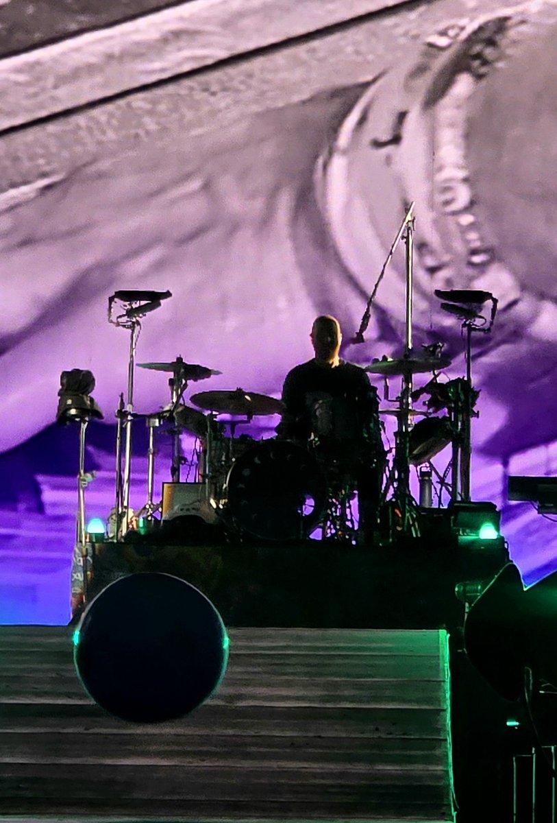 sissyc87's tweet image. Mr. Will Champion and a ball lol 😆