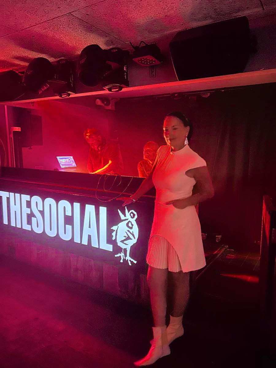 NickiDonohoe's tweet image. Didn’t we have a nice time …. ? Space age tennis dress and boots ensemble for the lost 80s gig. Couldn’t face the neon leg warmers 😂