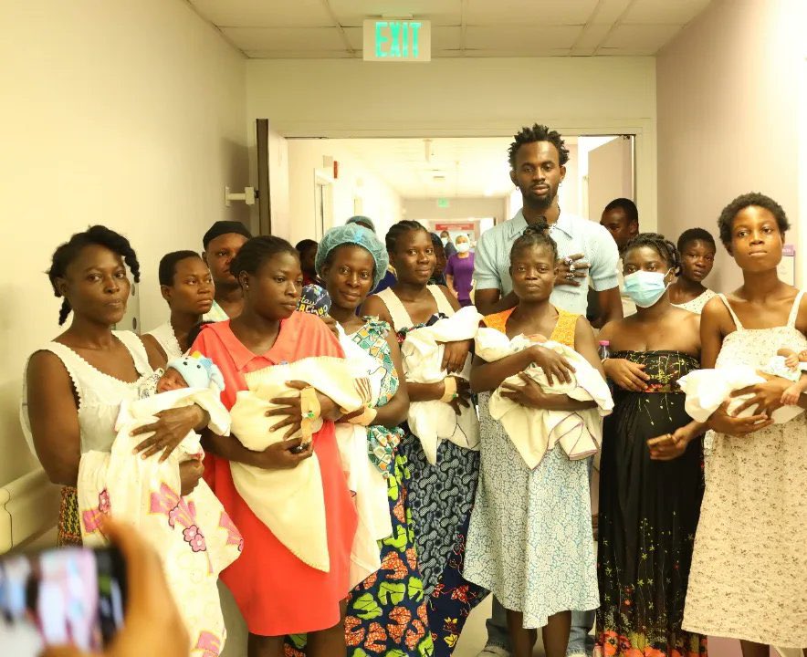 AfricaFactsZone's tweet image. Black Sherif paid the medical bills of mothers stuck at a hospital due to their hospital bills in Ghana in 2023.