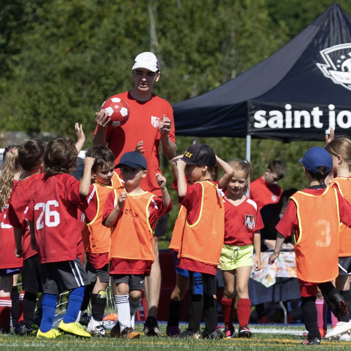 CanadaSoccerEN's tweet image. Been having a blast at the Canada Soccer Grassroots Soccer Fests so far this summer. We have a few spots left, so don't miss your chance to host a fun filled event this year! 🎊
Apply here: canadasoccer.com/assf-festival-…
