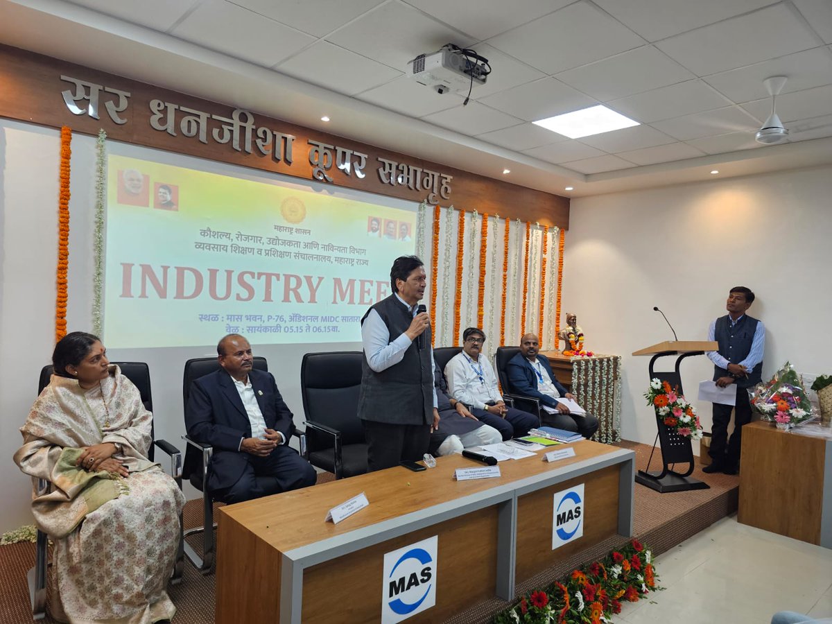 DISTRICT INFORMATION OFFICE, SATARA (@info_satara) on Twitter photo рдФрджреНрдпреЛрдЧрд┐рдХ рдкреНрд░рд╢рд┐рдХреНрд╖рдг рд╕рдВрд╕реНрдереЗрддреАрд▓ рдкреНрд░рд╛рдЪрд╛рд░реНрдп рдпрд╛рдВрдЪреНрдпрд╛рд╕рд╣ рд╕рд░реНрд╡ рдХрд░реНрдордЪрд╛рд▒реНрдпрд╛рдВрдиреА рдорд╛рдВрдбрд▓реЗрд▓реНрдпрд╛ рдкреНрд░рд╢реНрдирд╛рдмрд╛рдмрдд рд╢рд╛рд╕рди рд╕рдХрд╛рд░рд╛рддреНрдордХ рдЕрд╕реВрди рддреБрдордЪреЗ рдкреНрд░рд╢реНрди рддрд╛рддрдбреАрдиреЗ рдорд╛рд░реНрдЧреА рд▓рд╛рд╡рд▓реЗ рдЬрд╛рддреАрд▓, рдЕрд╢реА рдЧреНрд╡рд╛рд╣реА рдХреМрд╢рд▓реНрдп, рд░реЛрдЬрдЧрд╛рд░, рдЙрджреНрдпреЛрдЬрдХрддрд╛ рд╡ рдирд╛рд╡рд┐рдиреНрдпрддрд╛ рдордВрддреНрд░реА рдордВрдЧрд▓рдкреНрд░рднрд╛рдд рд▓реЛрдврд╛ рдпрд╛рдВрдиреА рджрд┐рд▓реЗ. рдФрджреНрдпреЛрдЧрд┐рдХ рдкреНрд░рд╢рд┐рдХреНрд╖рдг рд╕рдВрд╕реНрдереЗрддреАрд▓ рдкреНрд░рд╛рдЪрд╛рд░реНрдп рдпрд╛рдВрдЪреНрдпрд╛рд╕рд╣ рд╕рд░реНрд╡ рдХрд░реНрдордЪрд╛рд▒реНрдпрд╛рдВрдиреА рдорд╛рдВрдбрд▓реЗрд▓реНрдпрд╛ рдкреНрд░рд╢реНрдирд╛рдмрд╛рдмрдд рд╢рд╛рд╕рди рд╕рдХрд╛рд░рд╛рддреНрдордХ рдЕрд╕реВрди рддреБрдордЪреЗ рдкреНрд░рд╢реНрди рддрд╛рддрдбреАрдиреЗ рдорд╛рд░реНрдЧреА рд▓рд╛рд╡рд▓реЗ рдЬрд╛рддреАрд▓, рдЕрд╢реА рдЧреНрд╡рд╛рд╣реА рдХреМрд╢рд▓реНрдп, рд░реЛрдЬрдЧрд╛рд░, рдЙрджреНрдпреЛрдЬрдХрддрд╛ рд╡ рдирд╛рд╡рд┐рдиреНрдпрддрд╛ рдордВрддреНрд░реА рдордВрдЧрд▓рдкреНрд░рднрд╛рдд рд▓реЛрдврд╛ рдпрд╛рдВрдиреА рджрд┐рд▓реЗ.