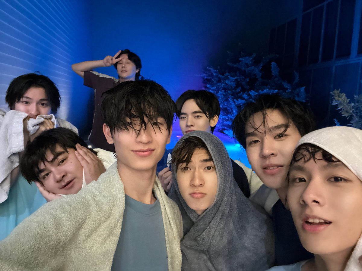 tthomastc's tweet image. A year goes by so fast, I’m very grateful to have u all ride along this journey with us and we hope to create many more memories tgt!! แก๊งเราเฟี๊ยวที่สุด
#OneYearWithYourSky