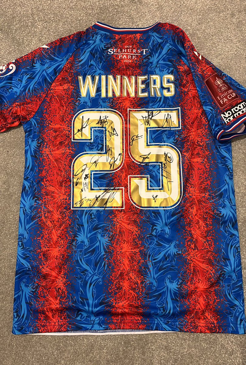 _ROMemorabilia_'s tweet image. Multi signed Crystal Palace FA Cup Winners shirt with Certificate of Authenticity ✍️
Can be framed with any 2 photos of your choice and name plaque 🖼️