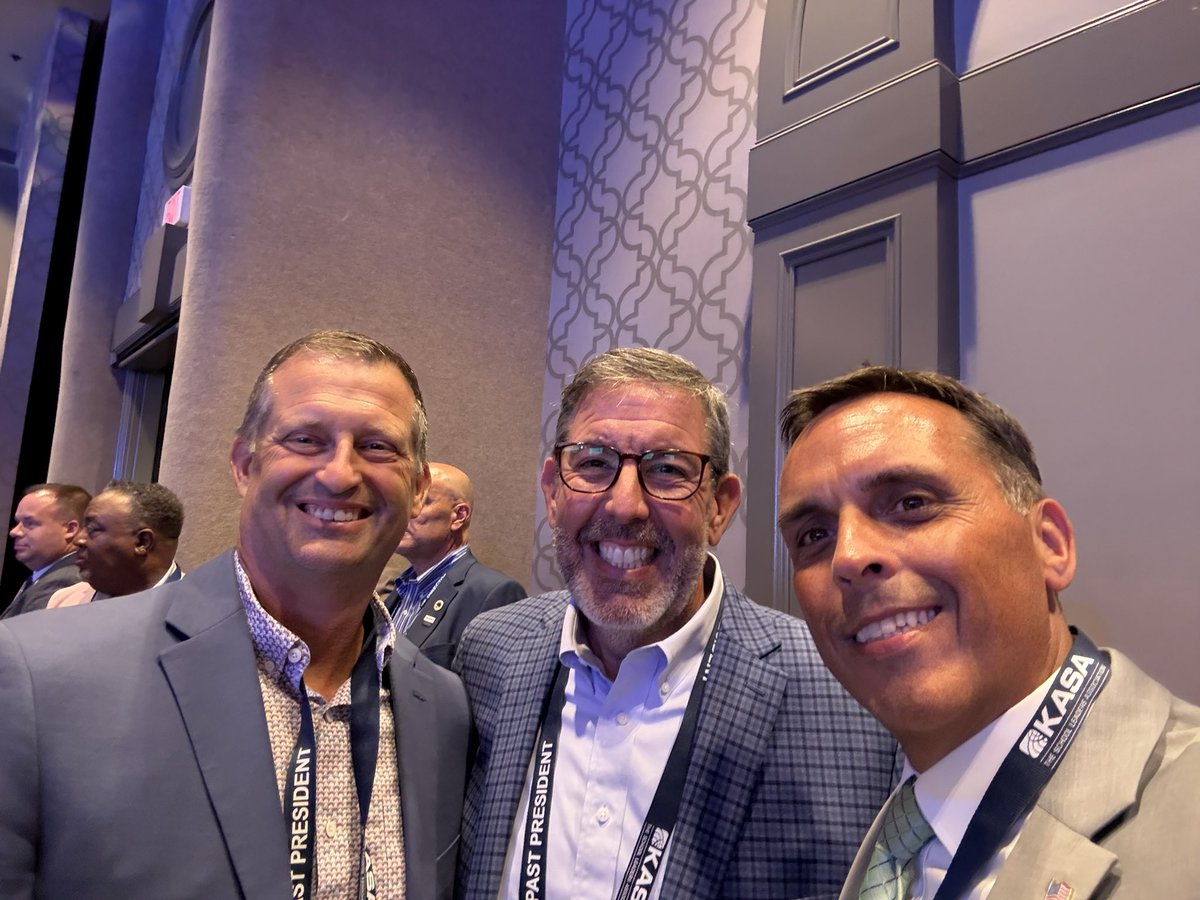 barrydlee1's tweet image. Honored to be a Past President of the largest organization serving school leaders in KY-@KASAEdLeader   
The leaders who have shaped &amp;amp; continue to shape KY schools. These individuals represent a legacy of dedication, vision, &amp;amp; unwavering support for public education.
#KASA2025