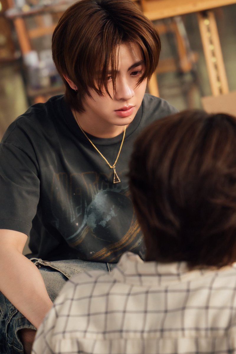 firstone_wnk's tweet image. สวัสดีครับพ่อแม่พี่น้อง!
ผมบักเจต หรือ “เจตนา” รับบทโดย เฟิร์สวัน วรรณกร เรืองรัตน์ ค้าบบ~ 😄
บอกเลยว่าตื่นเต้นมากกกก เพราะนี่คือช่วงเวลาที่รอคอยมานานสุดๆ แล้วผมก็รักบทนี้มากจริงๆ เจตนาเป็นตัวละครที่มีความเป็นผมเยอะมากกกนิดหน่อยยยอิอิ เรียกได้ว่าอินทุกซีน ทุ่มเททุกฉากจริงๆ…