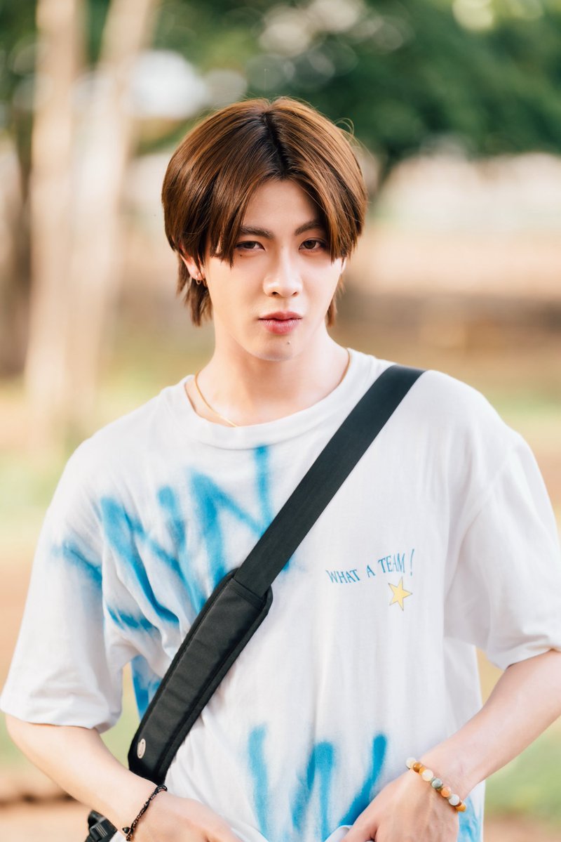 firstone_wnk's tweet image. สวัสดีครับพ่อแม่พี่น้อง!
ผมบักเจต หรือ “เจตนา” รับบทโดย เฟิร์สวัน วรรณกร เรืองรัตน์ ค้าบบ~ 😄
บอกเลยว่าตื่นเต้นมากกกก เพราะนี่คือช่วงเวลาที่รอคอยมานานสุดๆ แล้วผมก็รักบทนี้มากจริงๆ เจตนาเป็นตัวละครที่มีความเป็นผมเยอะมากกกนิดหน่อยยยอิอิ เรียกได้ว่าอินทุกซีน ทุ่มเททุกฉากจริงๆ…
