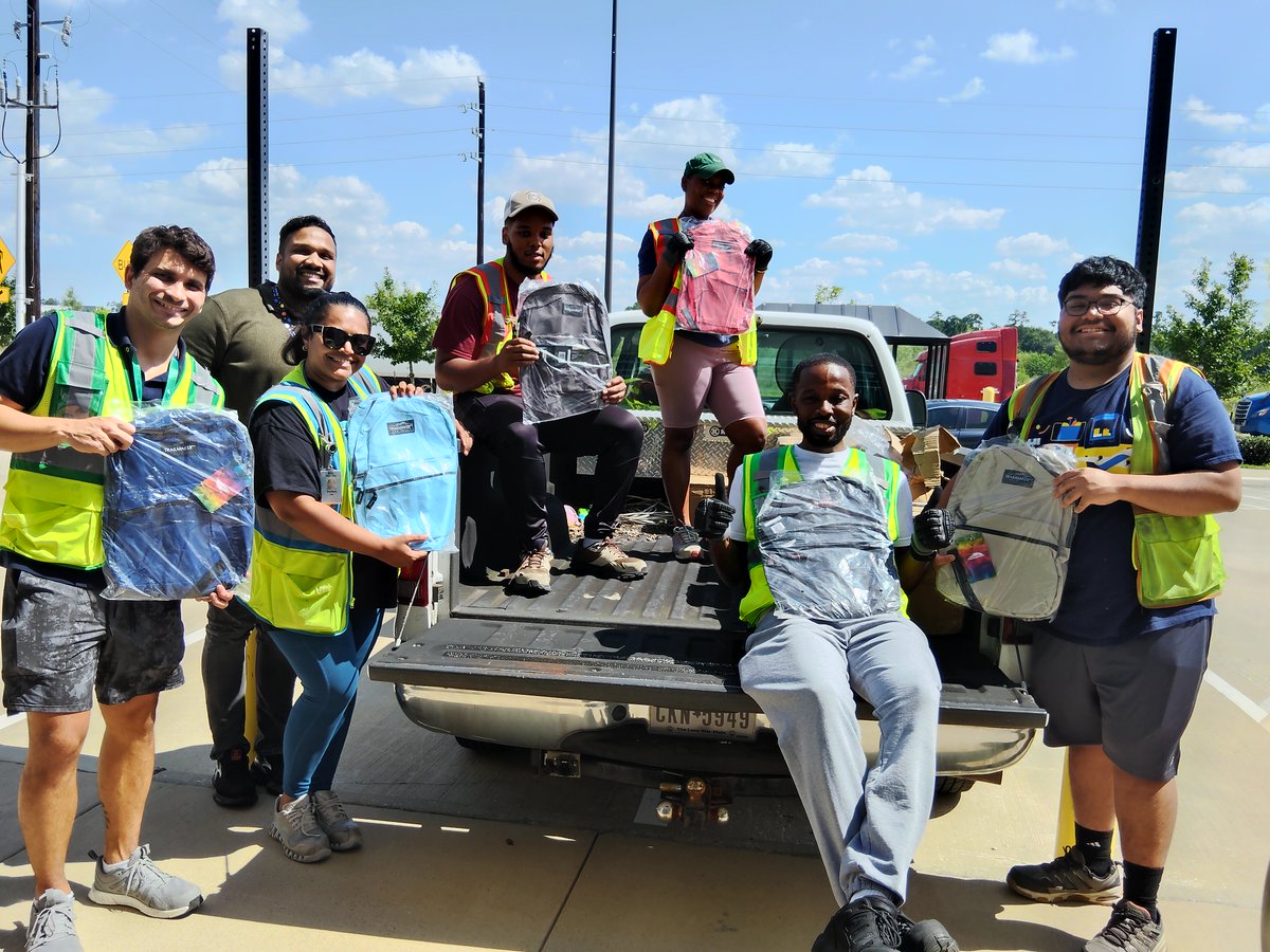 HumbleISD_FDN's tweet image. 🎒 A huge THANK YOU to Amazon.com for generously donating 912 backpacks for our Erase the Need event on August 8! 💛 Your support helps local students start the school year with confidence. 🙌Check out the amazing Amazon team in action! 📸 #BackToSchool #EraseTheNeed