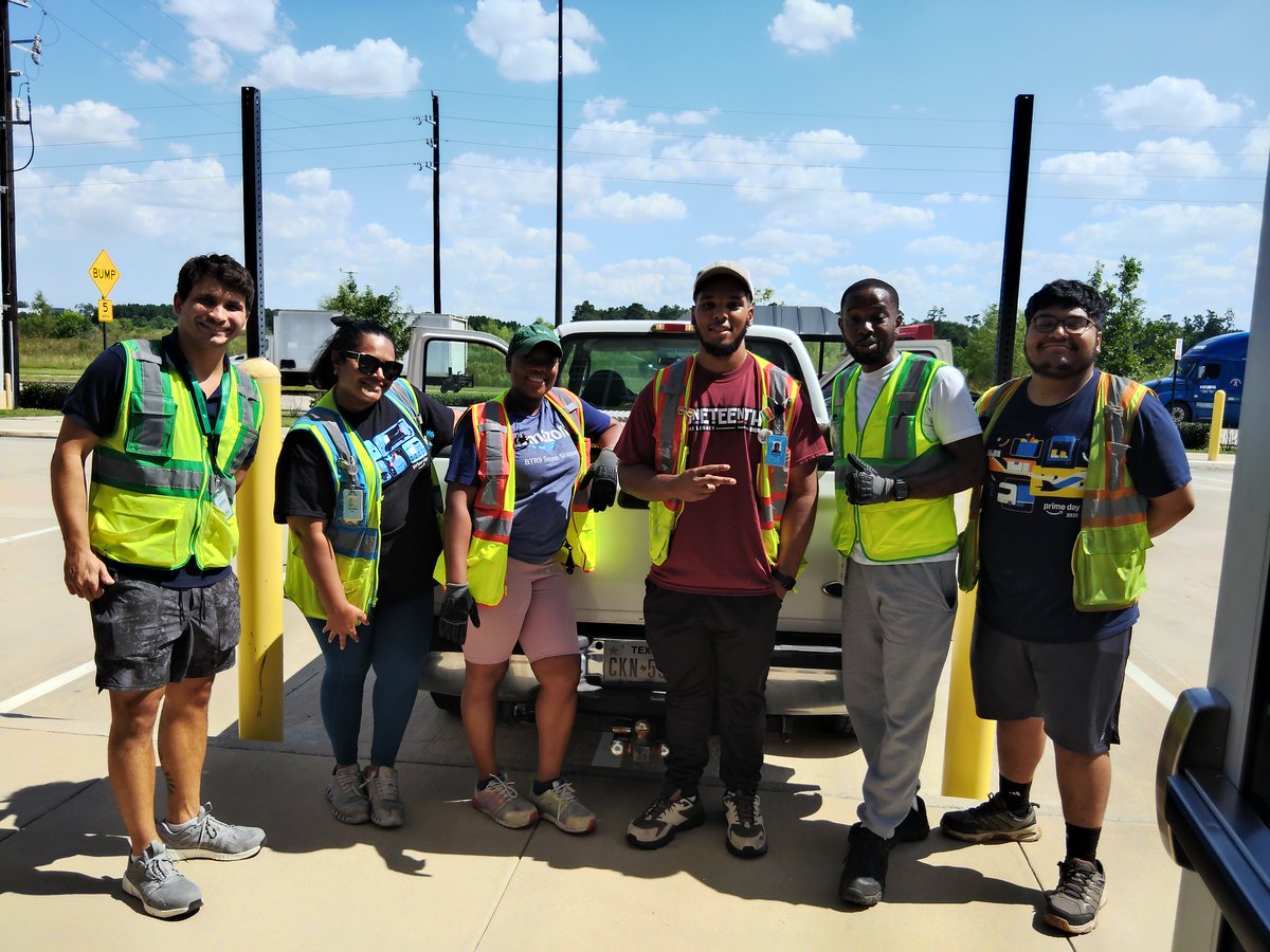 HumbleISD_FDN's tweet image. 🎒 A huge THANK YOU to Amazon.com for generously donating 912 backpacks for our Erase the Need event on August 8! 💛 Your support helps local students start the school year with confidence. 🙌Check out the amazing Amazon team in action! 📸 #BackToSchool #EraseTheNeed