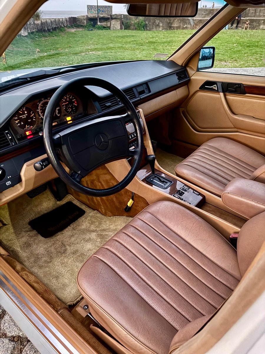 nicoschenquer's tweet image. Pongo en venta mi Mercedes Benz E300 2.6 W124
•71k millas reales
•1er dueño hasta el año pasado (yo el segundo)
•Estado inmaculado
•Más barato que en USA
•Spec de bon vivant
•Una alfombra voladora
•Nada por hacerle
•Tomo menor y mayor valor en permuta
Precio: u$s 18,000