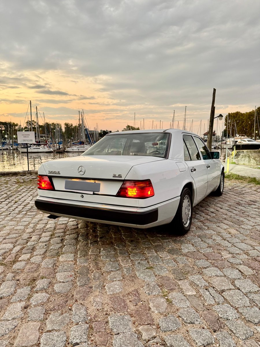 nicoschenquer's tweet image. Pongo en venta mi Mercedes Benz E300 2.6 W124
•71k millas reales
•1er dueño hasta el año pasado (yo el segundo)
•Estado inmaculado
•Más barato que en USA
•Spec de bon vivant
•Una alfombra voladora
•Nada por hacerle
•Tomo menor y mayor valor en permuta
Precio: u$s 18,000