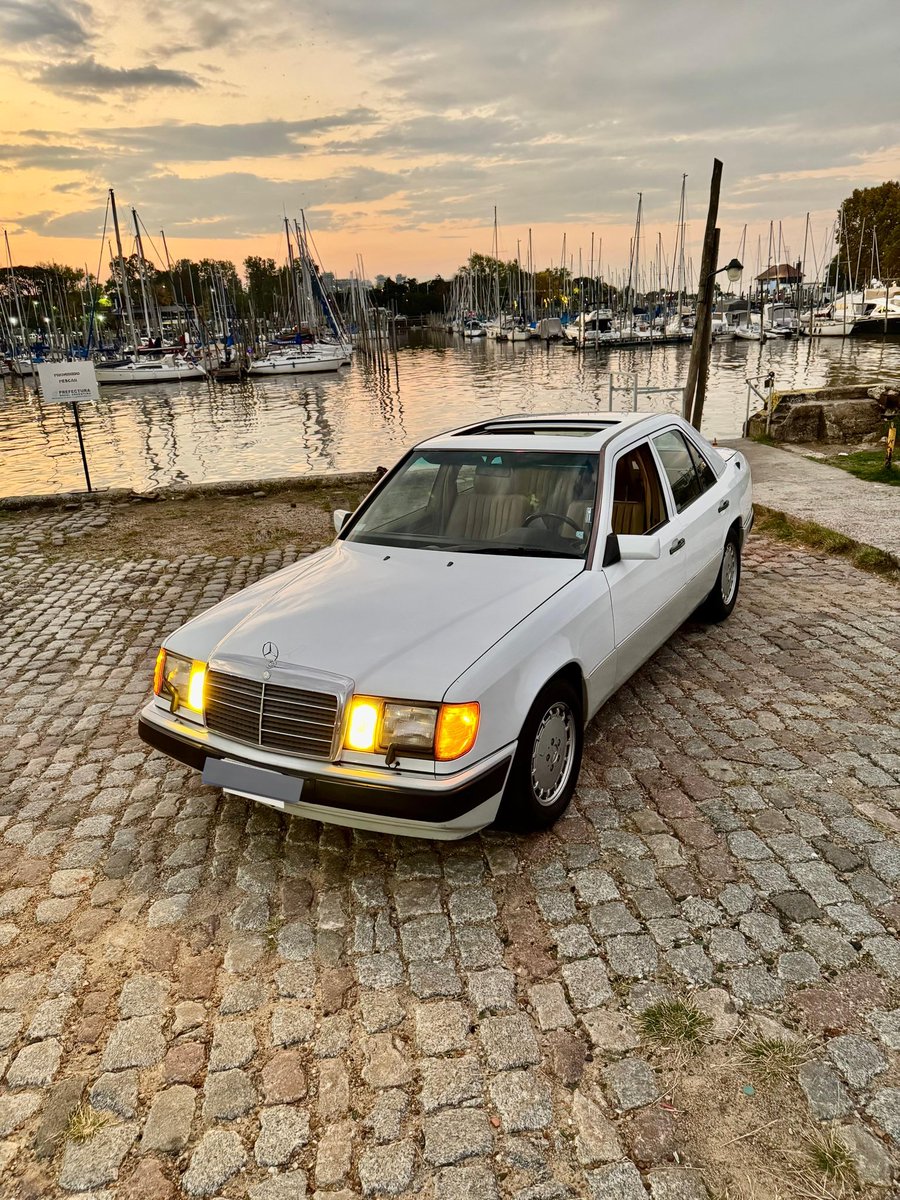 nicoschenquer's tweet image. Pongo en venta mi Mercedes Benz E300 2.6 W124
•71k millas reales
•1er dueño hasta el año pasado (yo el segundo)
•Estado inmaculado
•Más barato que en USA
•Spec de bon vivant
•Una alfombra voladora
•Nada por hacerle
•Tomo menor y mayor valor en permuta
Precio: u$s 18,000