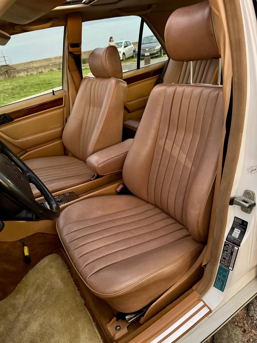 nicoschenquer's tweet image. Pongo en venta mi Mercedes Benz E300 2.6 W124
•71k millas reales
•1er dueño hasta el año pasado (yo el segundo)
•Estado inmaculado
•Más barato que en USA
•Spec de bon vivant
•Una alfombra voladora
•Nada por hacerle
•Tomo menor y mayor valor en permuta
Precio: u$s 18,000
