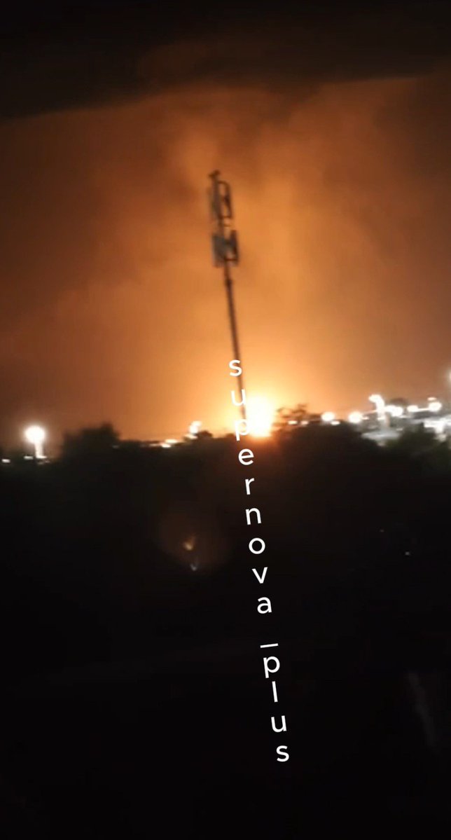 Soupedesques's tweet image. ‼️🇺🇦🇷🇺
💥💥💥
Le dépôt pétrolier situé du côté de l'aéroport international de Sotchi (Adler) a été attaqué 😎⬇️
