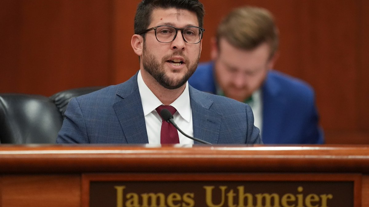CommiesOnCampus's tweet image. 🔥Florida AG James Uthmeier Signs Amicus Brief With SCOTUS to Permit Pre-Game Prayers
Uthmeier has joined 17 other State AGs asking the Supreme Court to overturn a ruling that bans schools from giving a prayer over the loudspeakers before a game.