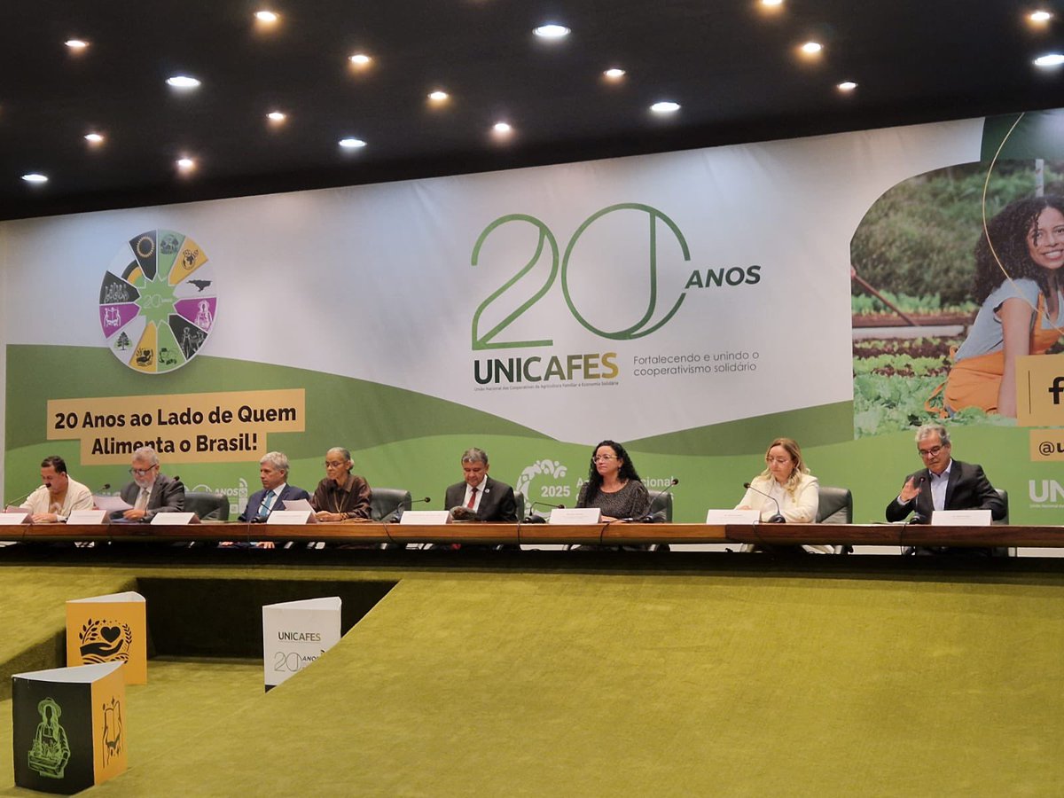 EmbEspBrasil's tweet image. Ontem, a embaixadora compareceu à comemoração dos 20 anos da @unicafes

Parabéns pelas duas décadas promovendo uma produção agrícola mais sustentável e competitiva