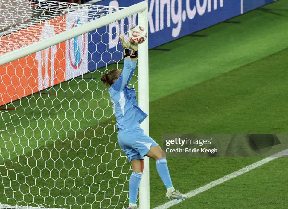 faust_saez's tweet image. Instantes que construyen la historia
Aitana Bonmatí⚽️
Cata Coll🧤
Domingo. Final. 18.00 La1
España 🇪🇸 Inglaterra 🏴
#Euro2025