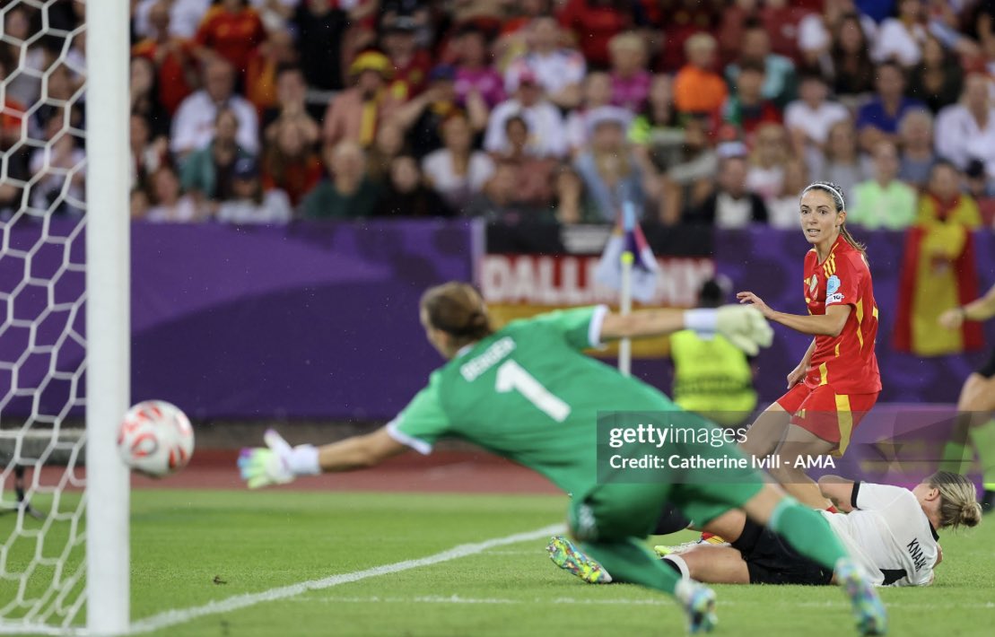 faust_saez's tweet image. Instantes que construyen la historia
Aitana Bonmatí⚽️
Cata Coll🧤
Domingo. Final. 18.00 La1
España 🇪🇸 Inglaterra 🏴
#Euro2025