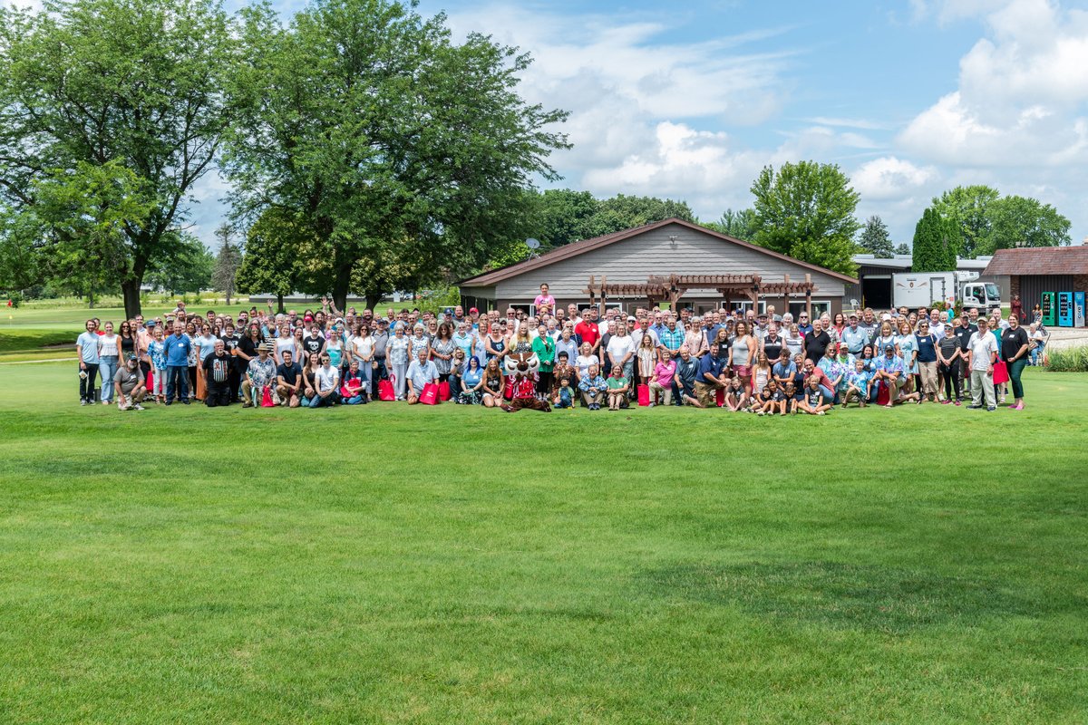 UWCarbone's tweet image. More than 350 people recently attended the 2nd annual Celebration of Life reunion - reuniting our stem cell transplant and CAR T-cell therapy survivors, families and friends with members of our program. It was a day filled with emotional memory sharing for patients and staff.