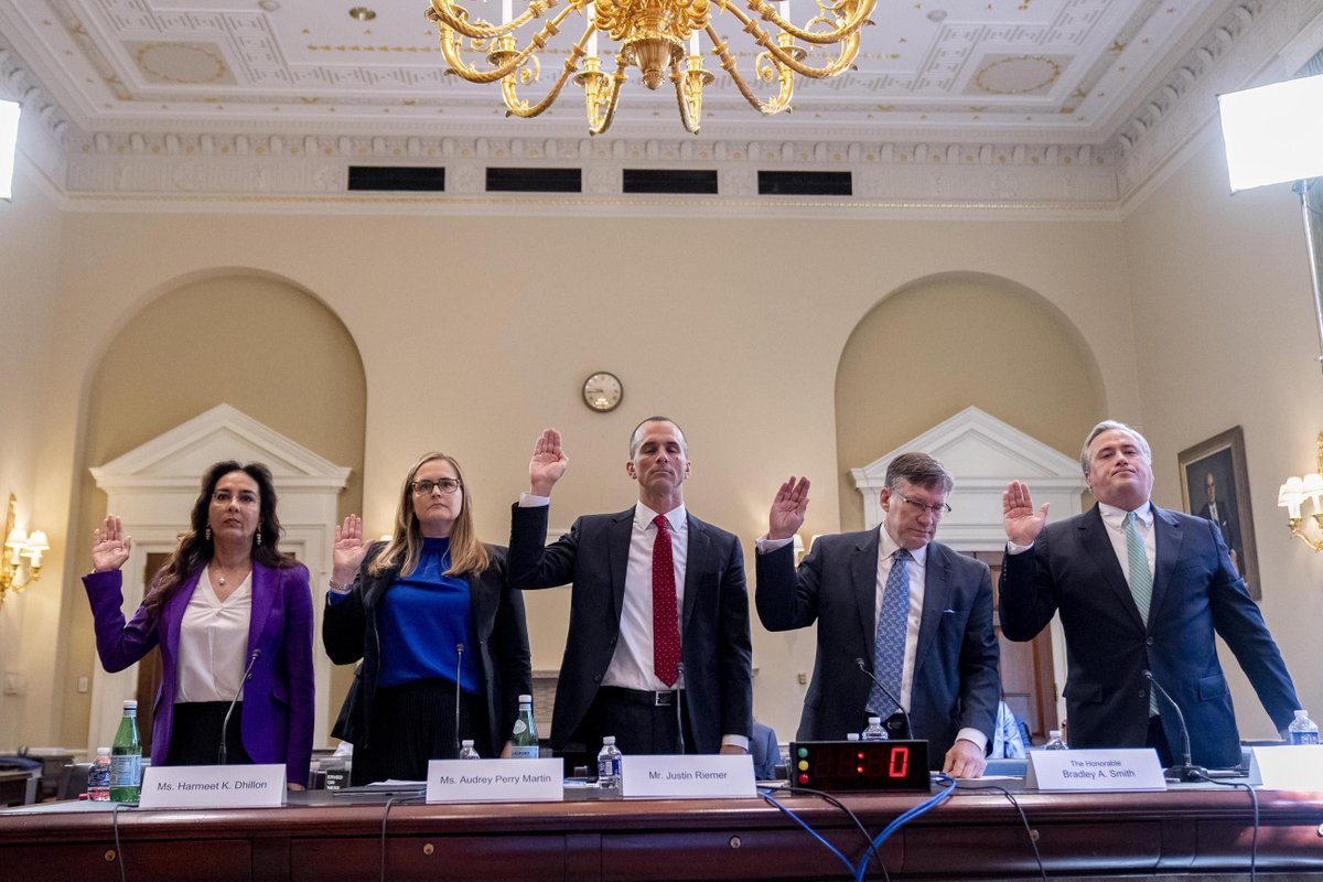 nationaljournal's tweet image. In this free Q&amp;amp;A, @ledgeking talks to @bill_laforge about how congressional hearings have become performative politics, but why they still matter in shaping policy. 
Read here:
buff.ly/9NkRAZu