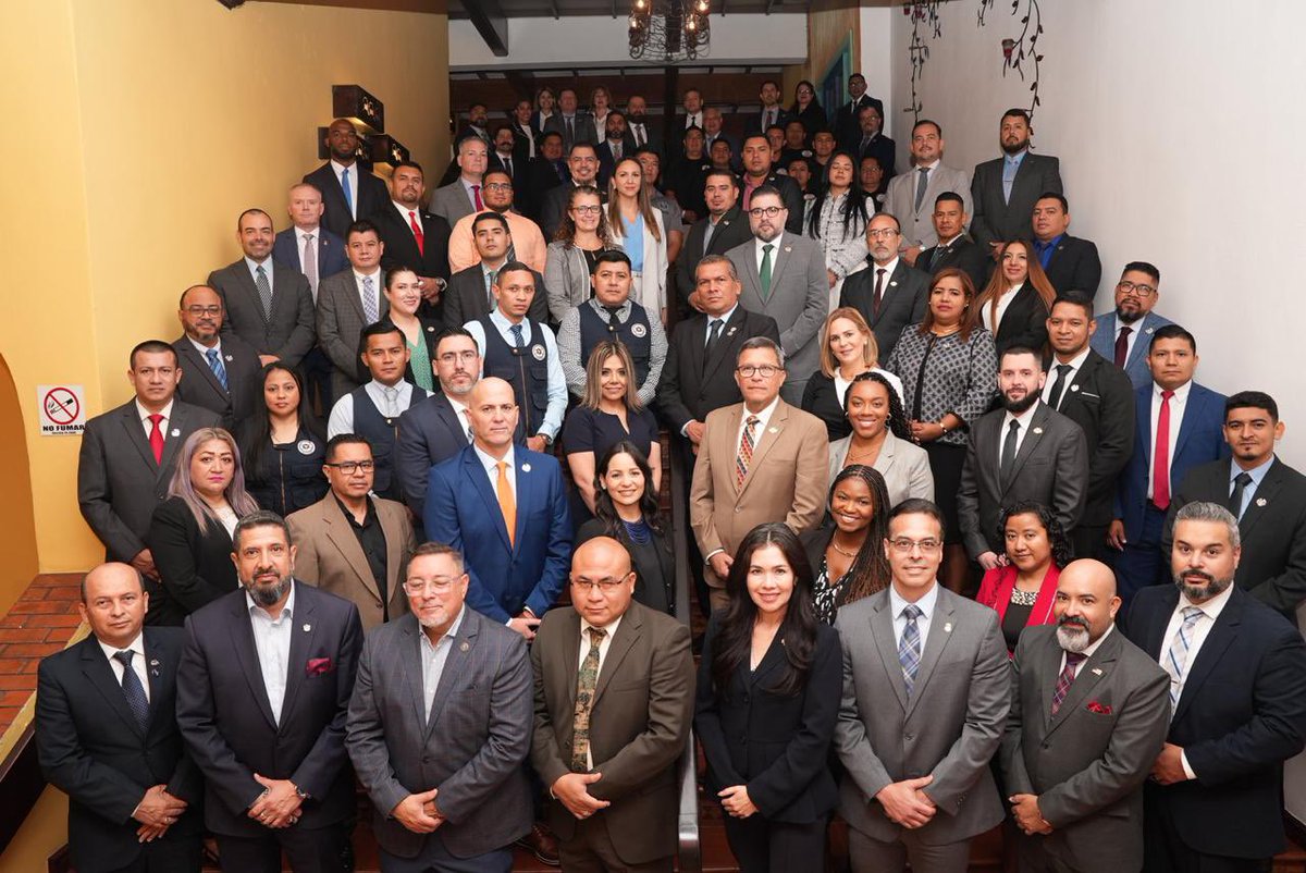 usembassyguate's tweet image. Combatir las organizaciones criminales transnacionales es de las más altas prioridades de @POTUS Trump. En seguimiento a la visita de @Sec_Noem, hoy @HSI_HQ y expertos internacionales inauguraron la III Conferencia Regional de Investigación Criminal Transnacional #TCIU. Uniendo…