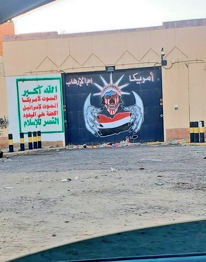 Almutawakkil560's tweet image. When the victims speak, they write truth on the the gate: America is the mother of terrorism.
written on the gate of the former U.S. embassy in Sana’a.