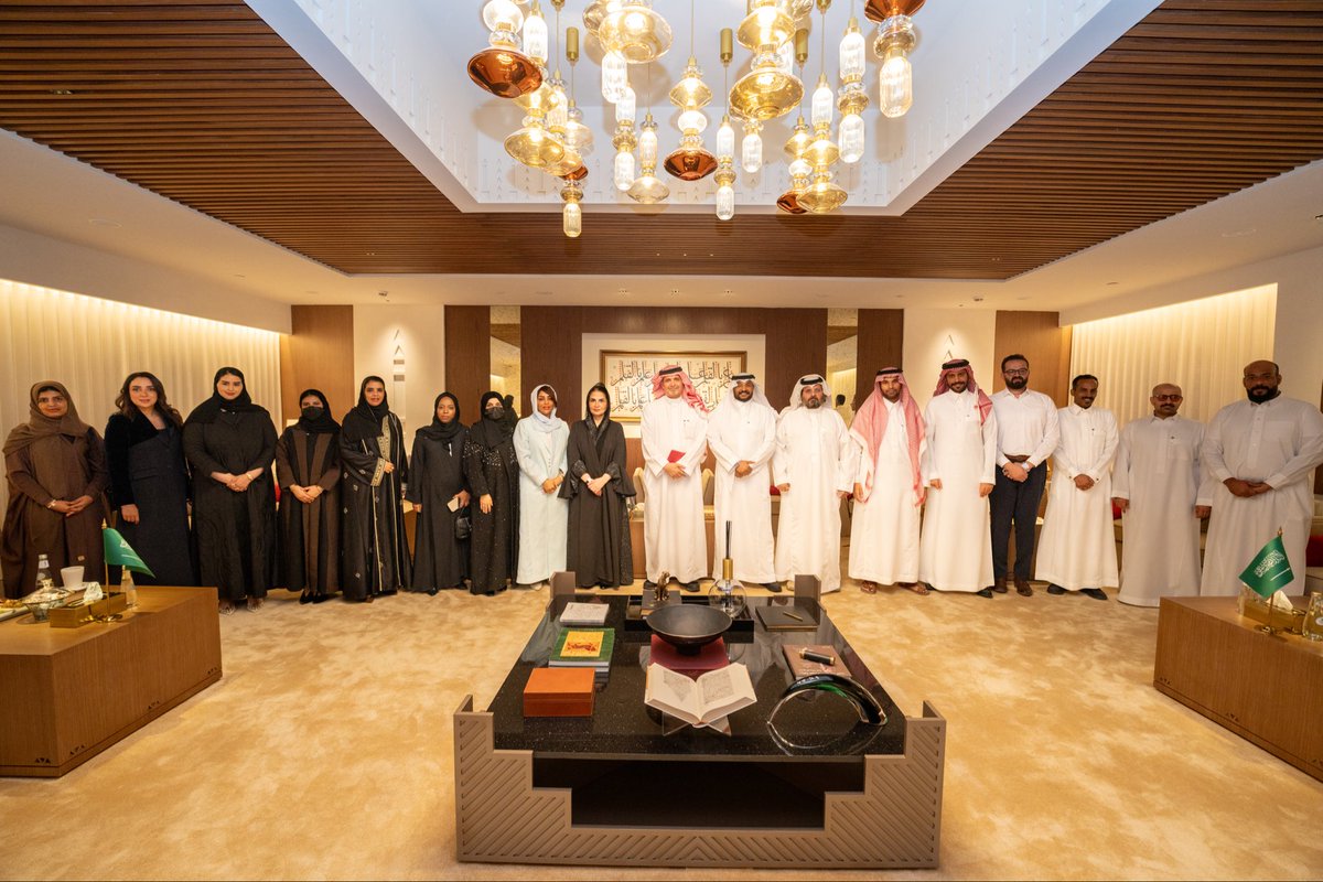 تجدد اللقاء  في #ديوانية_القلم_الذهبي وجلسه حواريه ثريه لمناقشه موضوع مختص عن الإدارة الثقافية والتقيت بقادة وخبراء ومختصين جمعوا بين المهاره والخبره والثقافه شكرا للاستاذ ياسر مدخلي والشكر موصول لمعالي المستشار 

<a href="/Turki_alalshikh/">TURKI ALALSHIKH</a> 
<a href="/GEA_SA/">الهيئة العامة للترفيه</a> 
<a href="/RiyadhSeason/">موسم الرياض | Riyadh Season</a>
<a href="/goldenpenaward/">جائزة القلم الذهبي</a>