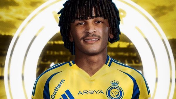 النحس يلاحق لاعبي النصر ،اللاعب الشاب عبدالملك الجابر من أول تمرين يصاب في الركبة ويخرج وتنتظره عميلة ،، نعرف لاعبين من الجيران طول السنة يراكضون ركض الخيول ولاعمرهم أصيبوا !