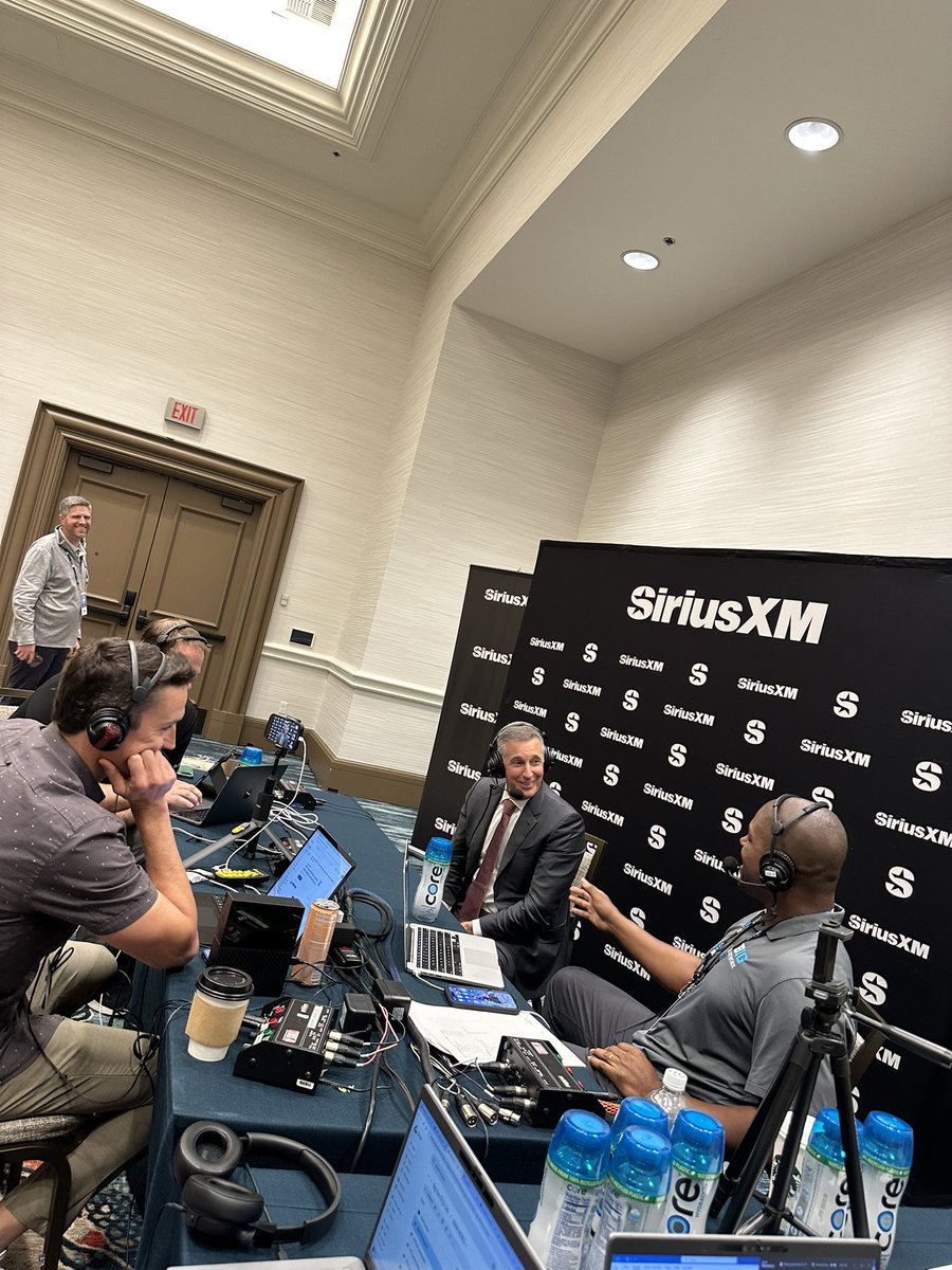 Learning so much today. 📝🧐

<a href="/SIRIUSXM/">SiriusXM</a> team chatting with Big 10 Commissioner Tony Petitti.