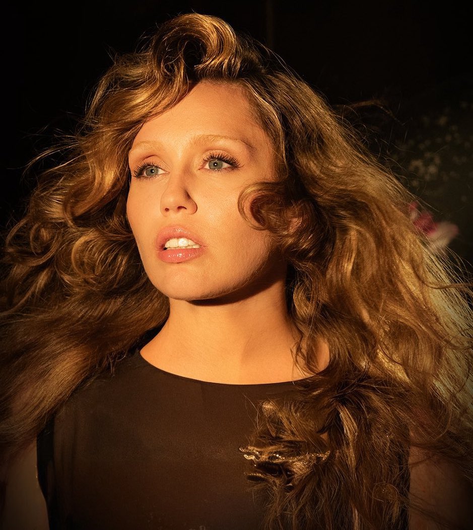 TudoMiley's tweet image. Miley não cantou Party in the USA no “Billions Club” do Spotify por ser uma musica que celebra os eua e acha que não é o momento de celebrar com o que Trump tem feito. No lugar, escolheu The Climb, mesmo sem 1B de streams.

—  “Não é uma festa nos EUA no momento”, disse Miley.