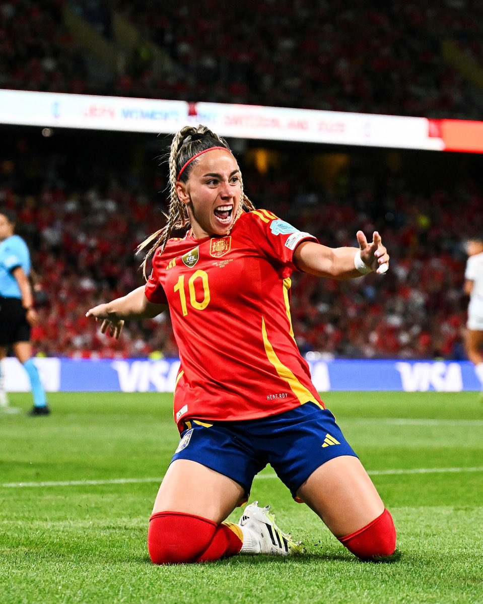 Por cierto, otra que sigue reclamando más minutos. Dos goles y una asistencia. Qué EURO de Athenea.