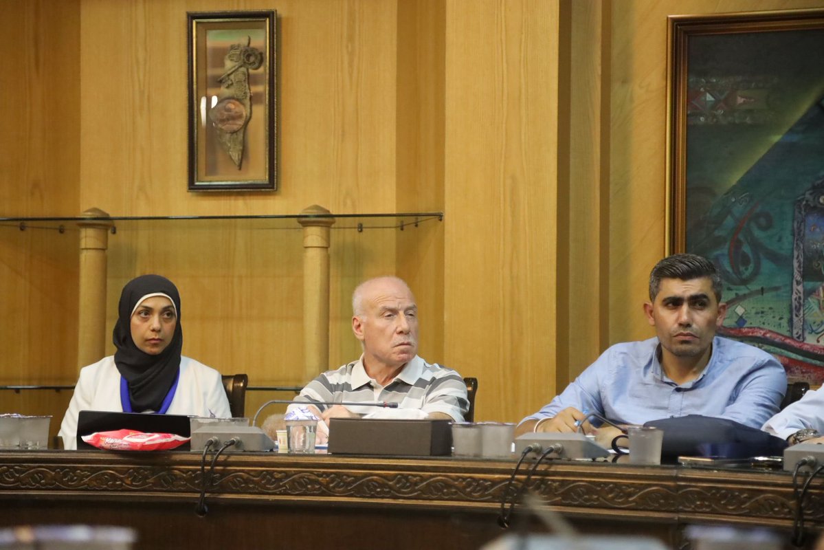AleppoGov1's tweet image. اجتماع موسّع للجنة مكافحة التسوّل في محافظة حلب، برئاسة مستشار المحافظ عبد الرحمن ددم، لمتابعة نتائج الجولات الميدانية، ووضع خطة شاملة تمهيداً لإطلاق حملة منظمة للحد من ظاهرة التسوّل وآثارها الاجتماعية بالتعاون مع الجهات المعنية.
#محافظة_حلب