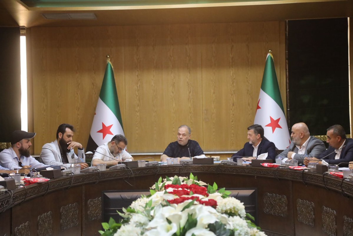 AleppoGov1's tweet image. اجتماع موسّع للجنة مكافحة التسوّل في محافظة حلب، برئاسة مستشار المحافظ عبد الرحمن ددم، لمتابعة نتائج الجولات الميدانية، ووضع خطة شاملة تمهيداً لإطلاق حملة منظمة للحد من ظاهرة التسوّل وآثارها الاجتماعية بالتعاون مع الجهات المعنية.
#محافظة_حلب